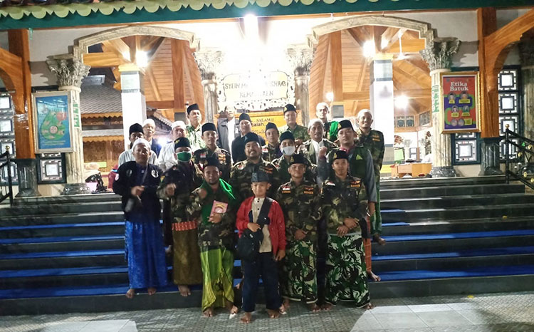 Peringati Harlah PKB ke-22, Wakil DPRD Bangkalan Lakukan Ziarah