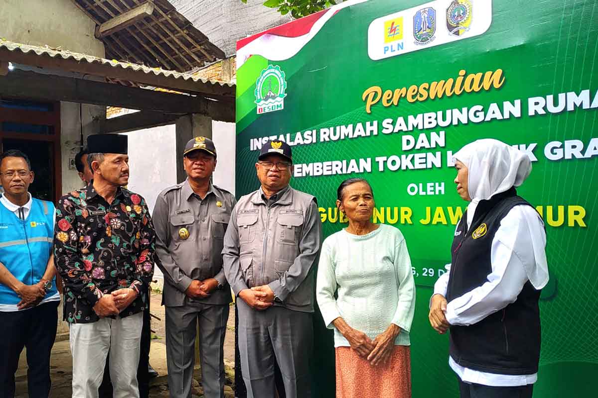 Diresmikan Khofifah, 569 Rumah di Tulungagung dan Trenggalek Nikmati Layanan Sambungan Listrik