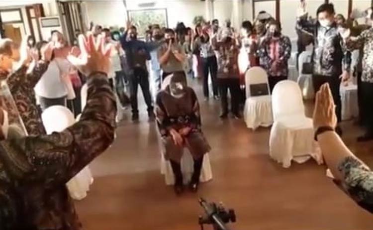 Wujud Cinta Warga ke Wali Kota, Rohaniawan Doakan Risma Selalu Sehat dan Dilindungi Tuhan