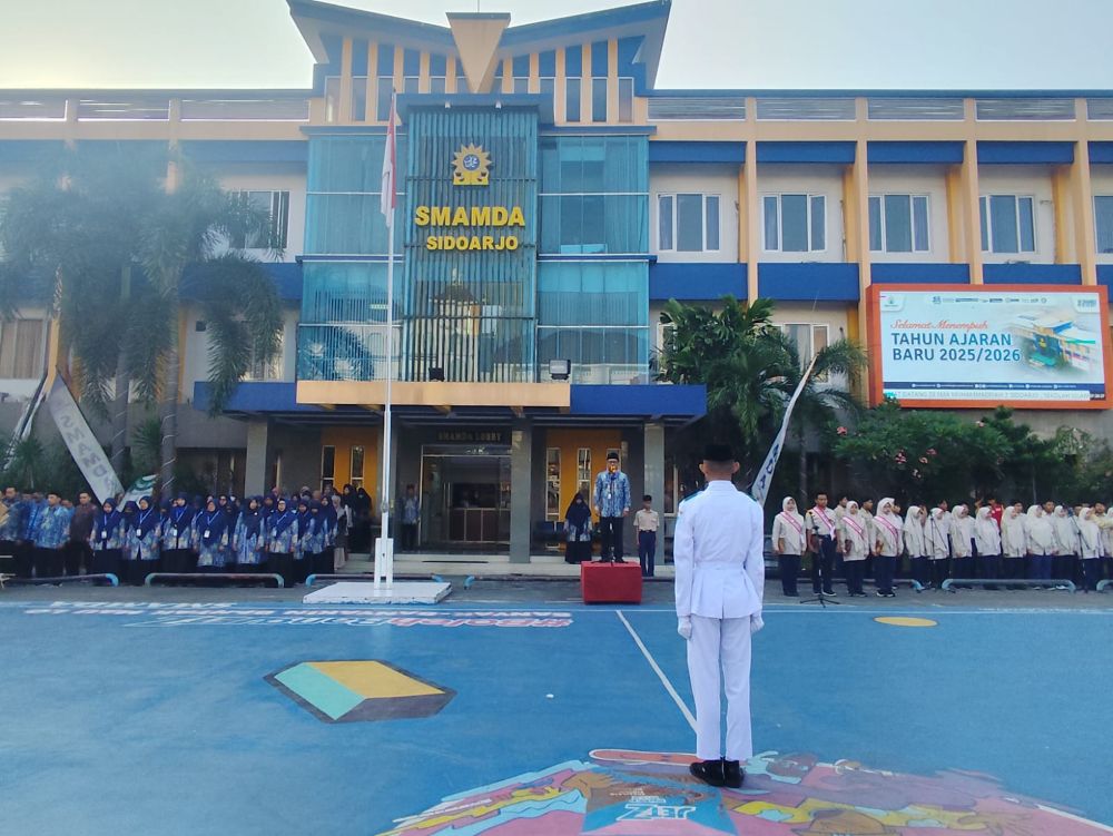 Suasana apel siswa baru Smamda yang digelar di halaman sekolah, Jumat (18/7/2025). Foto: Mustain/BANGSAONLINE