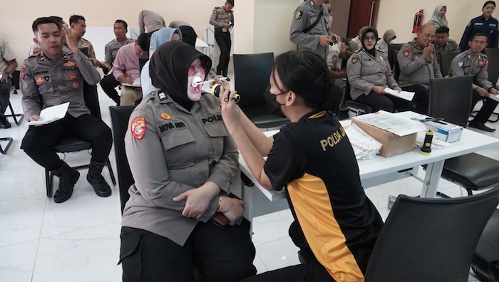 Cek Kesehatan Berkala, Anggota Polresta Sidoarjo Jalain Pemeriksaan Gigi