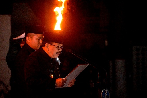 Pakde Karwo saat memimpin renungan suci.