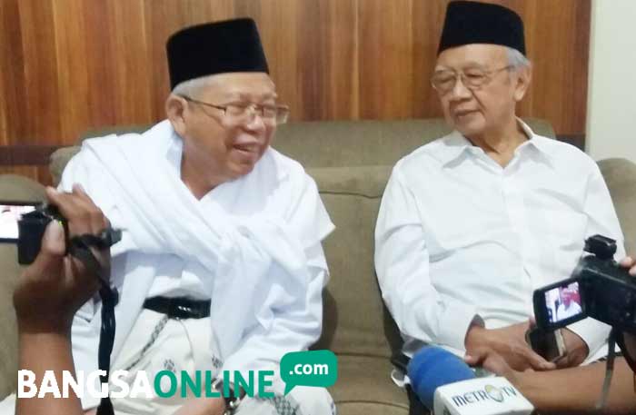 KH Ma'ruf Amin bersama Ir KH Salahuddin Wahid (Gus Sholah) saat di kediaman pribadi Gus Sholah di lingkungan Pesantren Tebuireng Jombang, Ahad (1/7/2018). foto: MMA/bangsaonline.com