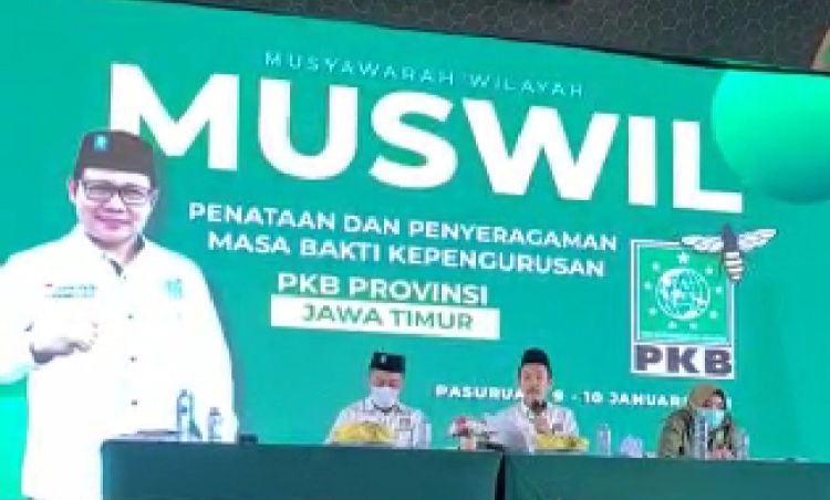 Tim formatur mengumumkan susunan pengurus DPW PKB Jatim di bawah pimpinan Abdul Halim Iskandar. (foto: ist)
