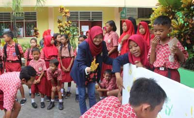 Ciplukan, Belajar Literasi Berbasis Lingkungan