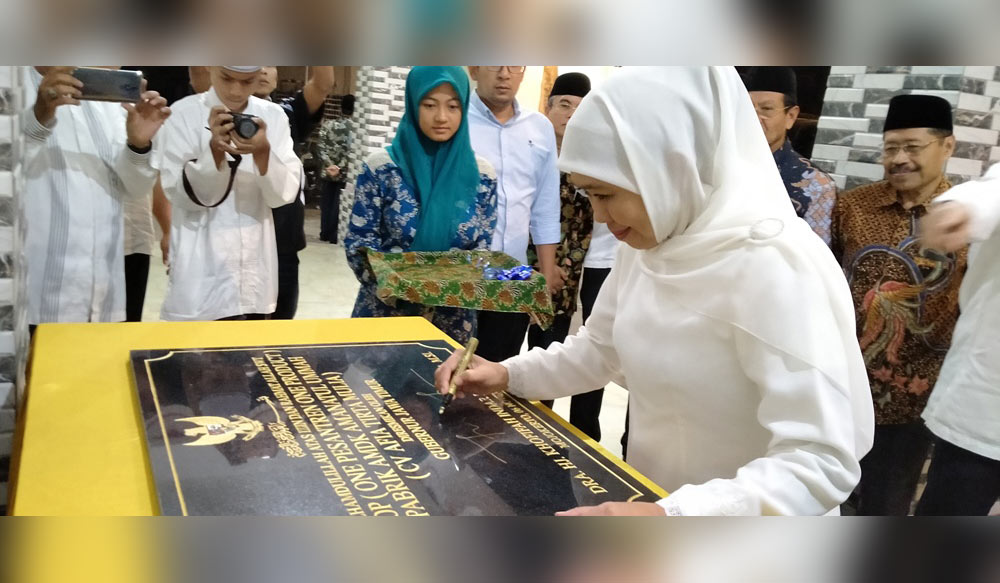 Pukul 11 Malam, Gubernur Khofifah Masih Resmikan OPOP PP Amanatul Ummah
