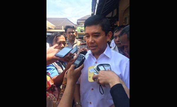 Menpan RB Yuddy Crisnandy saat melakukan sidak ke Jember, kemarin. foto : yudi/ BANGSAONLINE