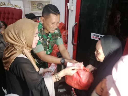 Samaview Hotel Bersama Dandim dan Mat Mochtar Bagikan Bantuan Yatim dan Dhuafa di Bulak Banteng