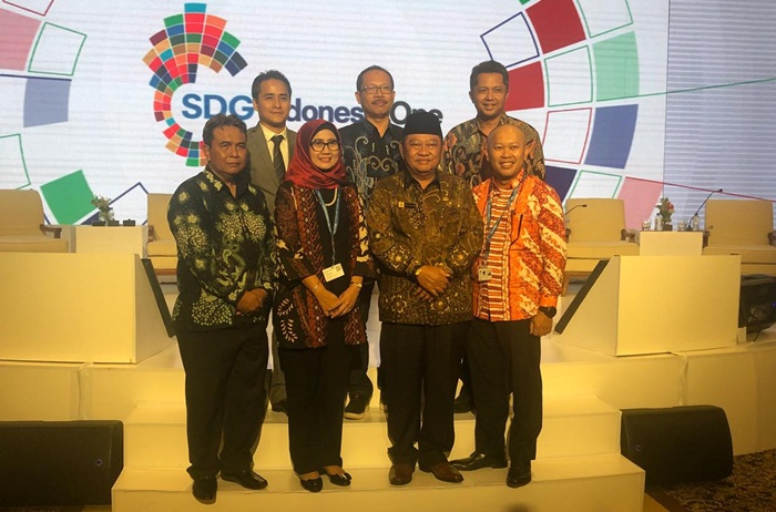 ?POSE: Bupati H Saiful Ilah bersama sejumlah kepala OPD sesaat sebelum presentasi di forum SDG Indonesia One, di Bali, Kamis (11/10). Foto: istimewa