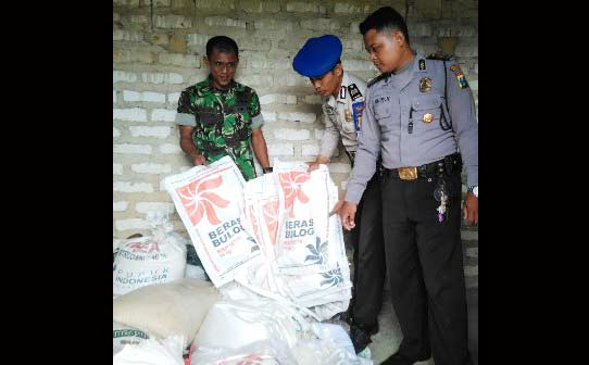 Sak beras yang diamankan petugas.