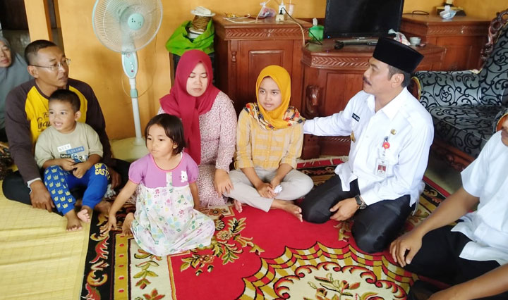 Wabup Qosim Kunjungi Siswi SD Korban Penculikan di Cerme
