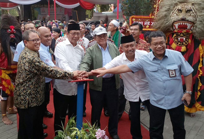Bupati dan Ketua DPRD Tuban bersama jajaran petinggi PT. Semen Indonesia saat membuka Pekan Raya Semen Indonesia.