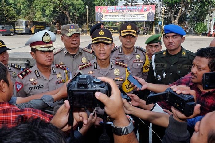 Operasikan HP Saat Berkendara Jadi Target Operasi Zebra Semeru 2018