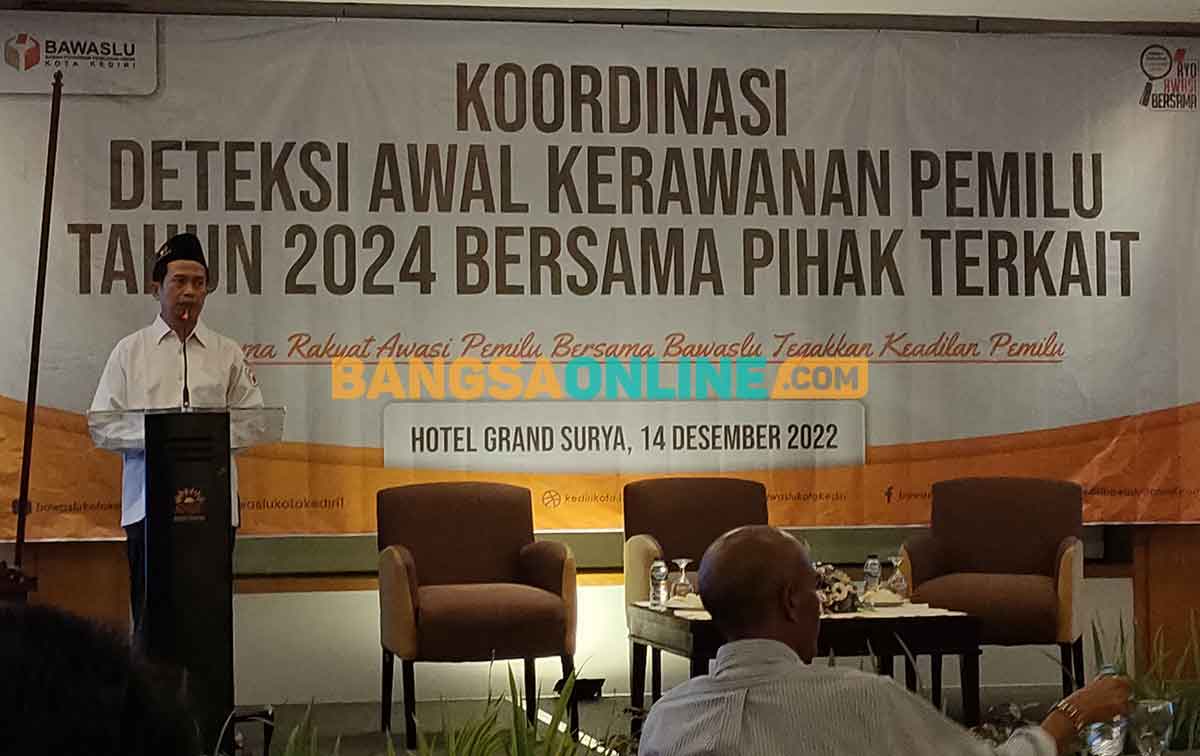 Ketua Bawaslu Kota Kediri, Mansur, saat memberi sambutan. Foto: MUJI HARJITA/BANGSAONLINE