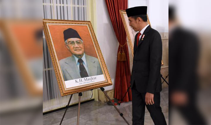 Dampingi Keluarga di Istana, Gubernur Khofifah Sebut Kiai Masjkur Pahlawan yang Patut Diteladani