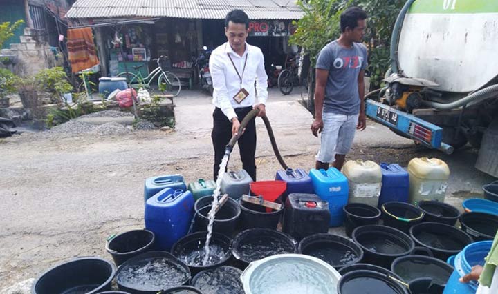 Air Sumur Menyusut, Warga di Semanding Tuban Terima Bantuan Air Bersih
