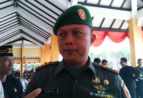 Dandim 0813 Bojonegoro, Letkol Kav Donova Pri Pamungkas. (foto: eky nurhadi/BANGSAONLINE)