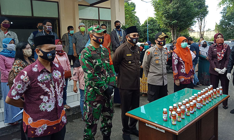Dandim Burhan, Bupati Irsyad, Kapolres Rofik, dan beberapa pejabat lainnya.