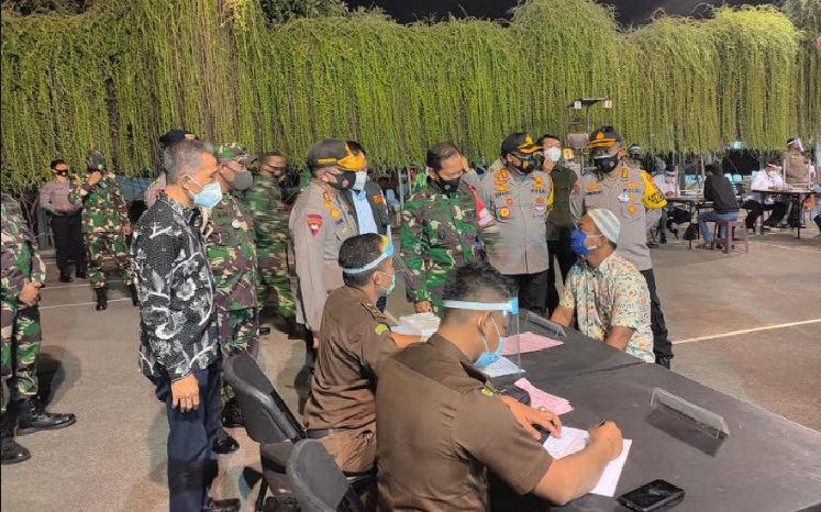 Ratusan Pelanggar Protkes Terjaring Tim Covid Hunter di Waru, Disidang di Tempat