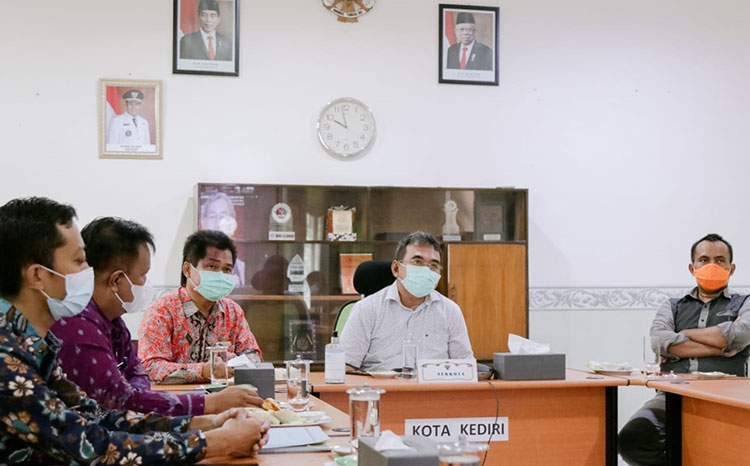 Bagus Alit, Sekretaris Daerah Kota Kediri (baju putih) saat menjadi pemateri Pelatihan Kepemimpinan Pengawas (PKP) yang diselenggarakan oleh Kemendagri. (foto: ist)