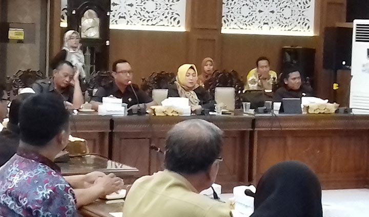 Rapat Dengar Pendapat antara Komisi I dan II dengan Disdikpora, BPPKAD, Bagian Hukum, dan perwakilan OPD lainnya.