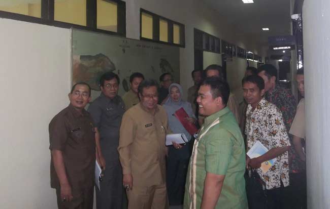 Datangi Kantor Pemkab, Honorer K2 Sumenep Minta SK Pengangkatan dari Bupati