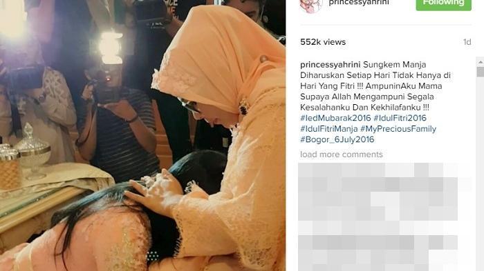Sungkem Manja Syahrini di Kaki Ibunya saat Idul Fitri Dituding Settingan