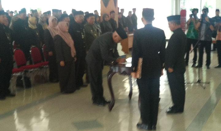 Prosesi pelantikan pejabat di Pemkab Pacitan. foto: Yuniardi Sutondo/ BANGSAONLINE