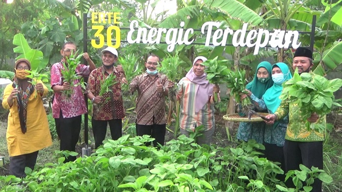 Warga Perumahan Citra Surya Mas Sulap Tempat Sampah Jadi Hamparan Sayur
