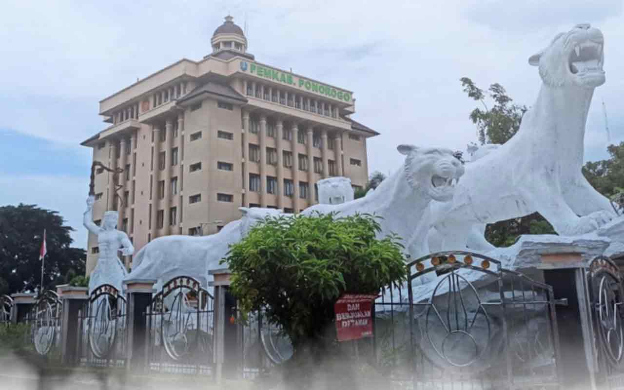 Prakiraan Cuaca Ponorogo Hari ini Senin, 13 Januari 2025: Suhu 23-29 °C, Kecepatan Angin 8.10 m/s