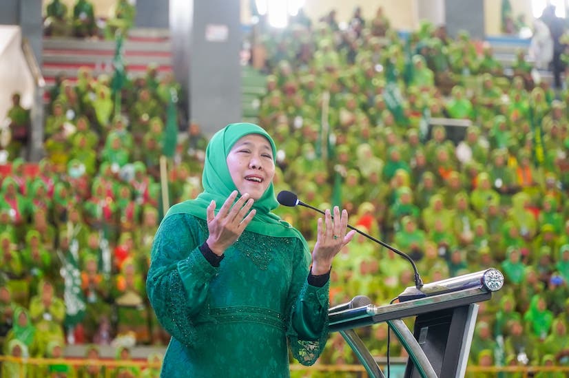 Di Pelantikan Pengurus PAC dan Ranting Muslimat NU Kediri, Khofifah Teken Peresmian Klinik