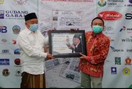Kiai Asep Dapat Penghargaan sebagai Pemimpin Visioner dan Inspiratif