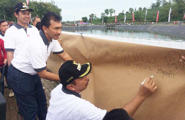 3.000 Warga Rembang Beri Dukungan Moral Berdirinya Pabrik Semen Indonesia