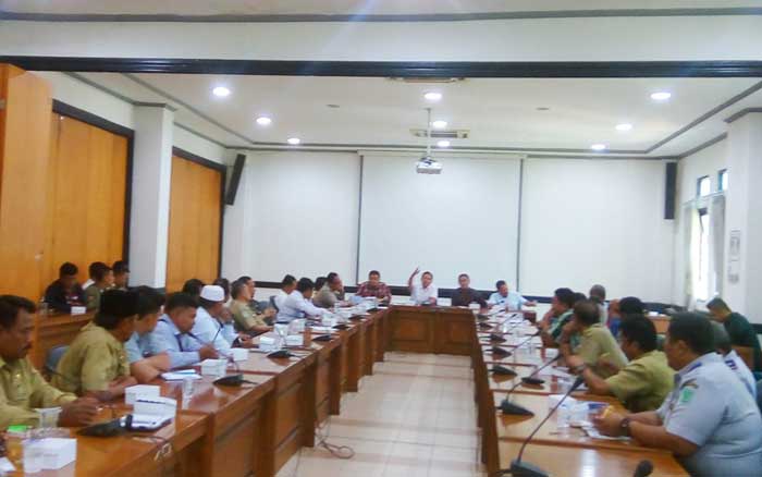 Hearing Komisi III DPRD Pasuruan dengan perwakilan 4 warga di gedung DPRD setempat.