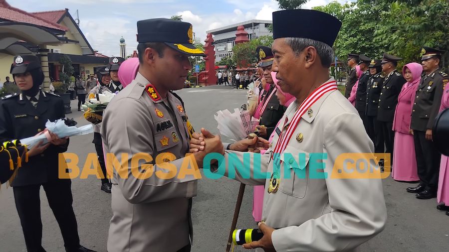 Polres Madiun Kota Gelar Wisuda Purna Bhakti 15 Anggota Polri dan 3 ASN