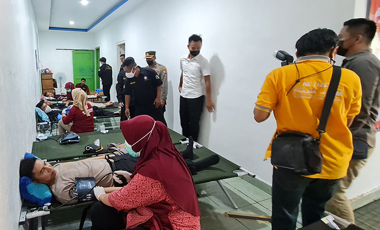 Peringati 100 Tahun Terate Emas, PSHT Bangkalan Gelar Donor Darah