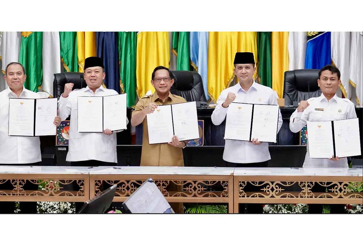 Penandatanganan nota kesepahaman antara Kementerian ATR/BPN, Kemendagri, Kementerian Kehutanan, Kementerian Transmigrasi, serta Badan Informasi Geospasial (BIG).