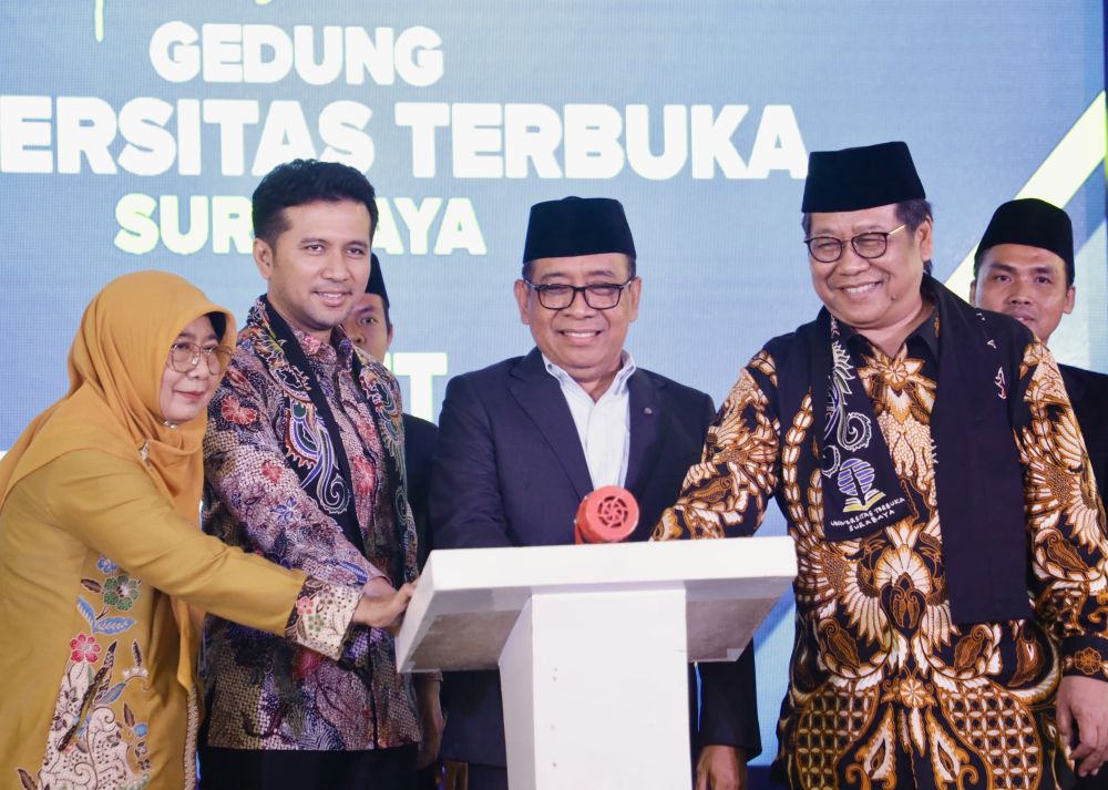 UT Surabaya dan 10 SALUT Diresmikan Menko PMK, Wagub Emil: Cerminan Kualitas Pendidikan
