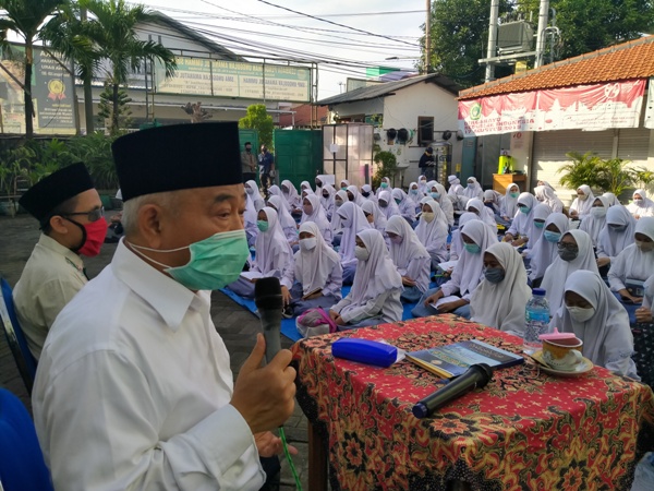 Pemimpin Tak Boleh Marah Depan Publik, Inilah Solusi Hadits Peredam Marah dari Kiai Asep