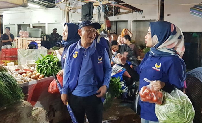 Gus Choi saat mengunjungi pasar tradisional di Surabaya. foto: DIDI ROSADI/BANGSAONLINE