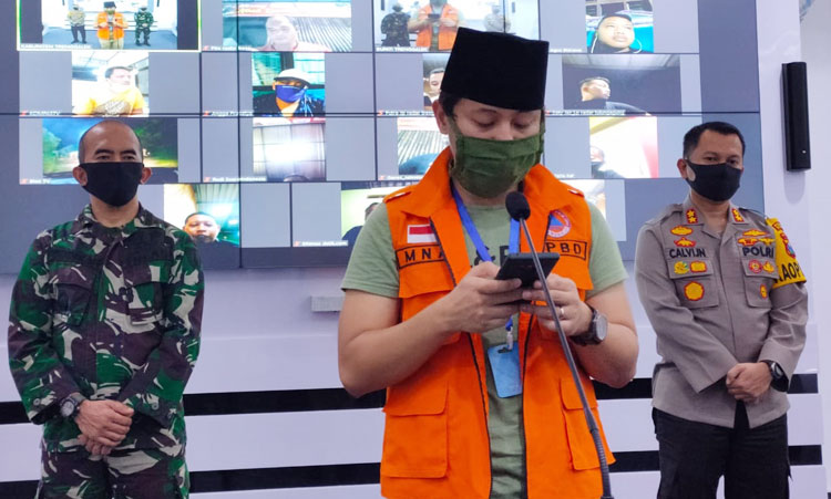 Bupati Arifin saat rilis pers dari Smart Center Trenggalek. foto: HERMAN/ BANGSAONLINE