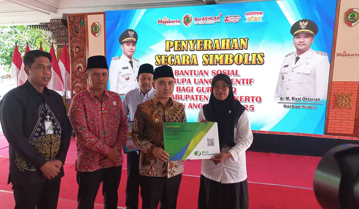 Bupati Mojokerto Salurkan Insentif untuk Guru TPQ