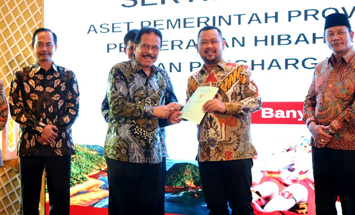 Bupati Gresik Serahkan Hibah Anggaran Pola Trijuang Rp3 Miliar kepada Kementerian ATR/BPN