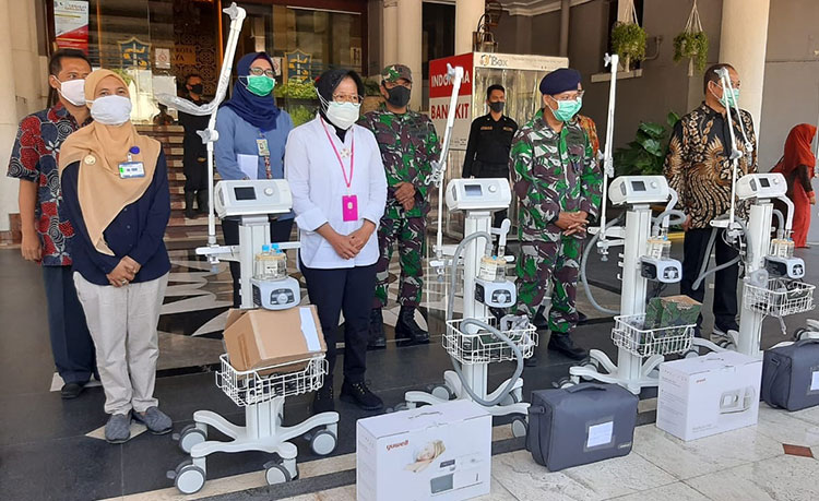 Sembilan alat ventilator siap disalurkan ke 9 rumah sakit nonrujukan Covid-19 di Surabaya. (foto: YUDI A/ BANGSAONLINE)